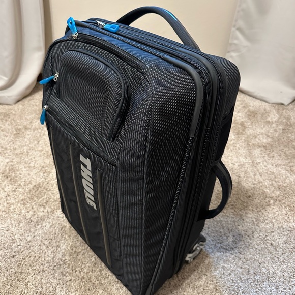 Thule Crossover Upright 22in Rolling Gear Bag. Carry on size. - Picture 6 of 6